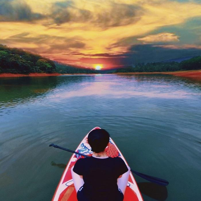 Chèo thuyền kayak/SUP tại Hồ Tuyền Lâm – Trải nghiệm du lịch thú vị nhất tại Đà Lạt